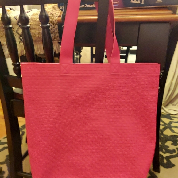 Bath and Body Works waffle style bag. Pink/orange in color NWT - Picture 4 of 9
